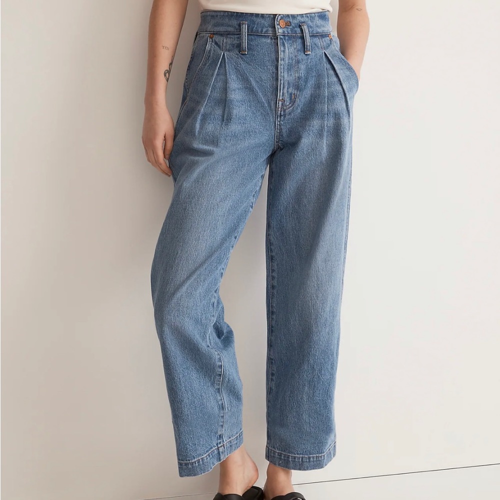 The Perfect Vintage Wide-Leg Crop Jean in Birchford Wash: Pleated Edition